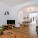 Huswell - Spacious Apartment With Terrace, Pets Are Welcome
