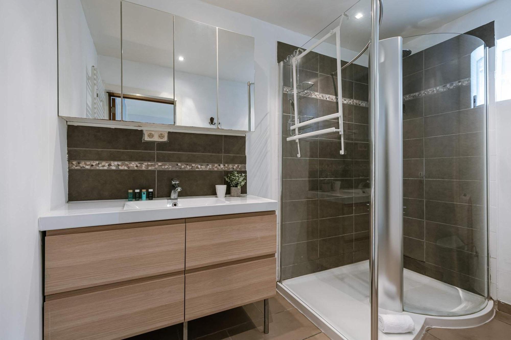 Huswell - Spacious With Terrace, Pets Are Welcome